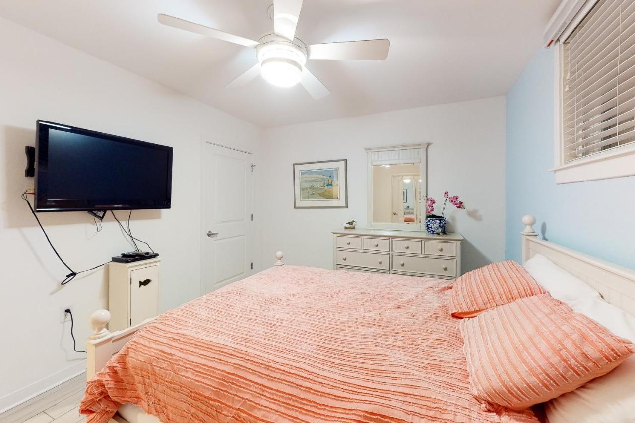 The Sanctuary - Dolphins And Daiquiris 110A Apartment Вирджиния Бийч Екстериор снимка